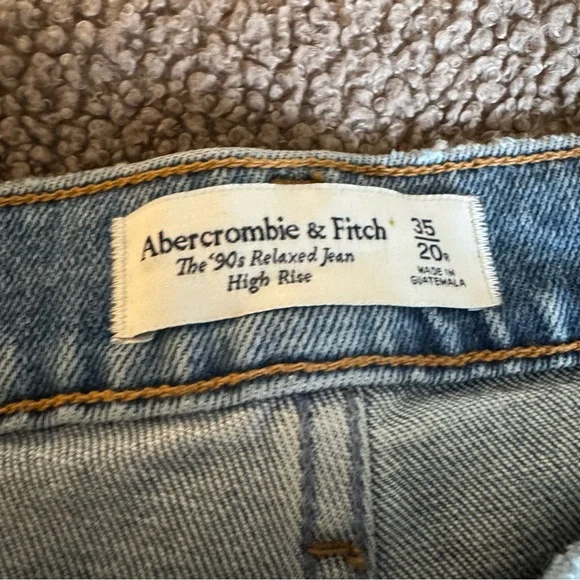 NEW Abercrombie & Fitch Women's 90s Relaxed High Rise Medium Wash Size 35/20R - Picture 2 of 5